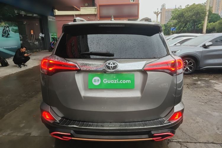 Used Toyota RAV4 2016 2.0L CVT Two-Wheel Drive Fashion Edition China V Standard Rear