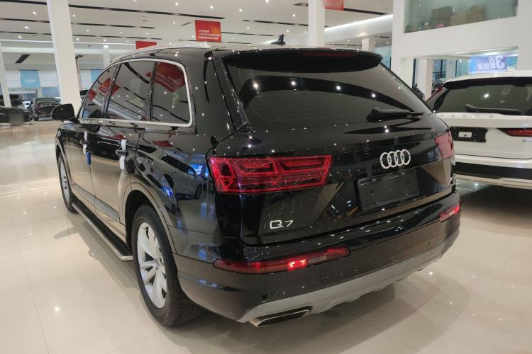 Used Audi Q7 2018 40 TFSI Comfort Model
