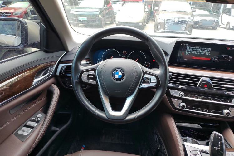 Used BMW 5 Series 2019 525Li Luxury Package
