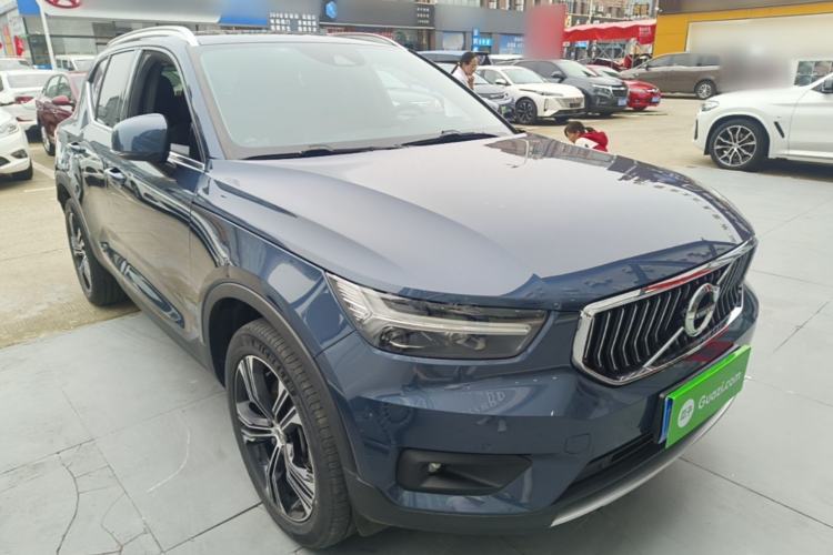 Used Volvo XC40 2021 T4 Four-Wheel Drive Smart Luxury Edition Front Right 45 Deg