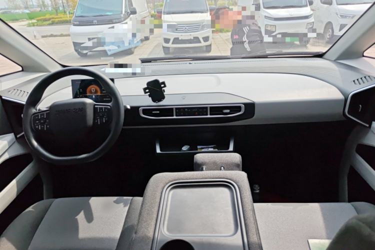 Used CHANGAN KUAYUE Starlight EV 2025 Model 3-Passenger Van, 305 km, Smart Driving Edition Center Console