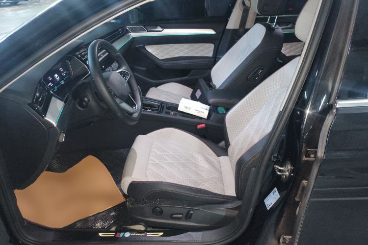 Used Volkswagen Magotan 2023 2 Million Units Commemorative Edition 330TSI DSG Luxury Version Left Front Seat