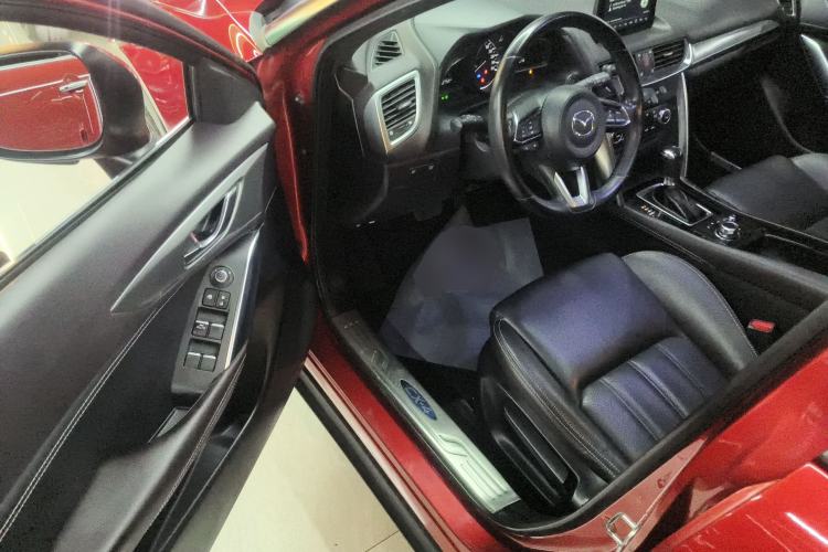 Used Mazda CX-4 2018 2.0L Automatic Two-Wheel Drive Blue Sky Luxury Edition Driver Seat