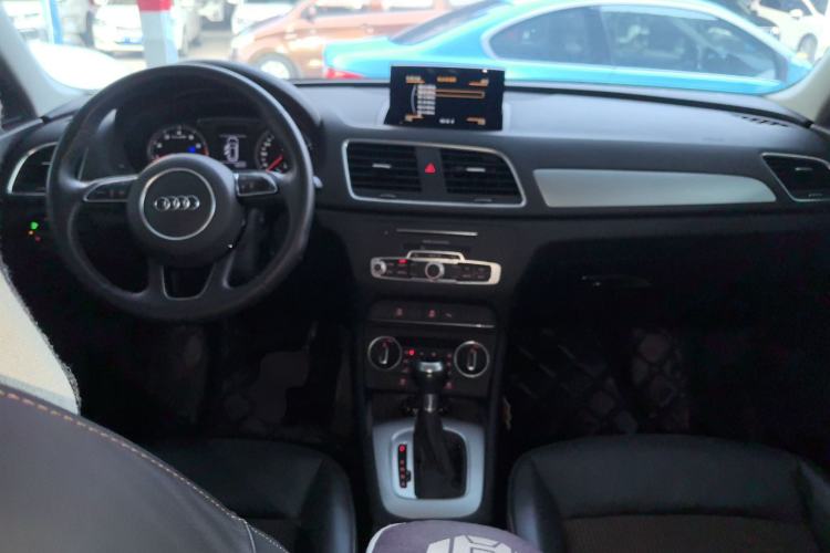 Used Audi Q3 2018 30th Anniversary Edition 30 TFSI Fashion Model Center Console