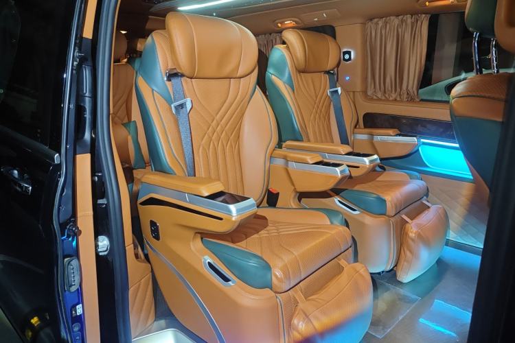 Used Mercedes-Benz Vito 2023 2.0T Elite Version 7 Seats Left Rear Seat