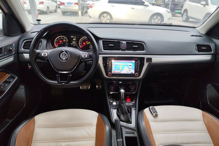 Used Volkswagen Cross Lavida 2016 230TSI DSG Luxury Edition
