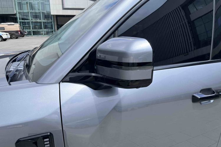 Used Formula Leopard 5 2023 Navigator Edition
