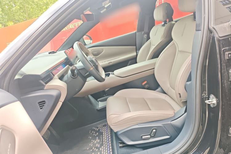 Used Lynk & Co Z10 2025 95 kWh 766 km Range Rear-Wheel Drive Max
