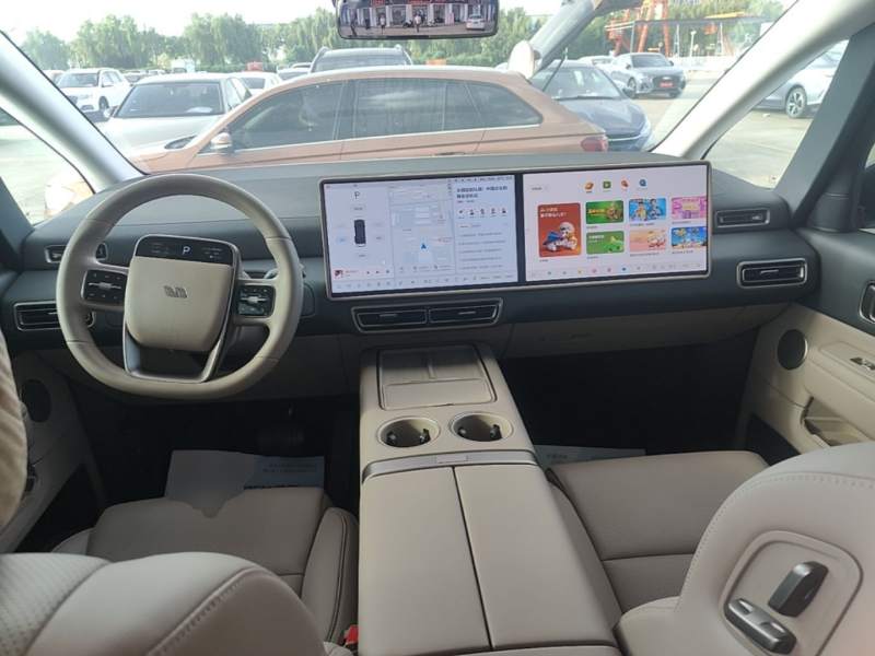 Used Li Auto MEGA 2025 Home Family Special Edition — 9