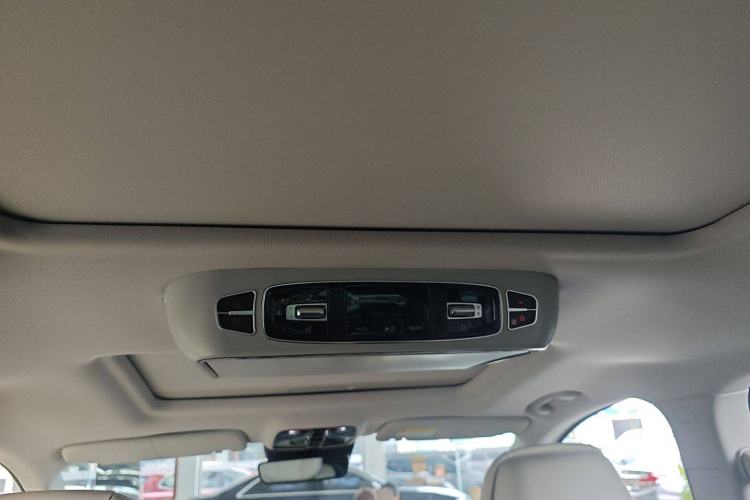 Used Roewe iMAX8 2021 400TGI Supreme Series Ultimate Edition
