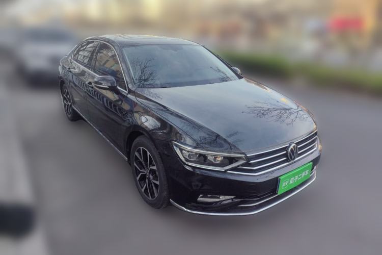 Used Volkswagen Magotan 2020 330TSI DSG Leading Model Front Right 45 Deg