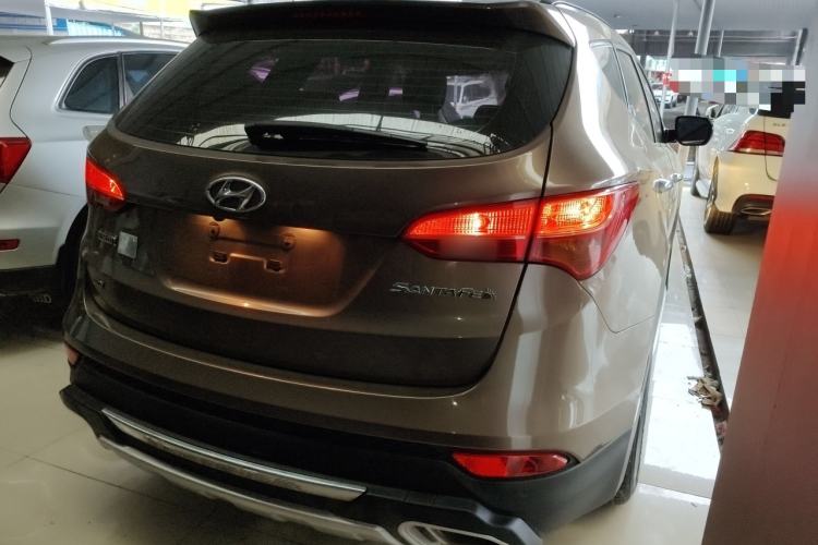 Used Hyundai Santa Fe 2015 2.4L Automatic Two-Wheel Drive Smart Version 5 Seats
