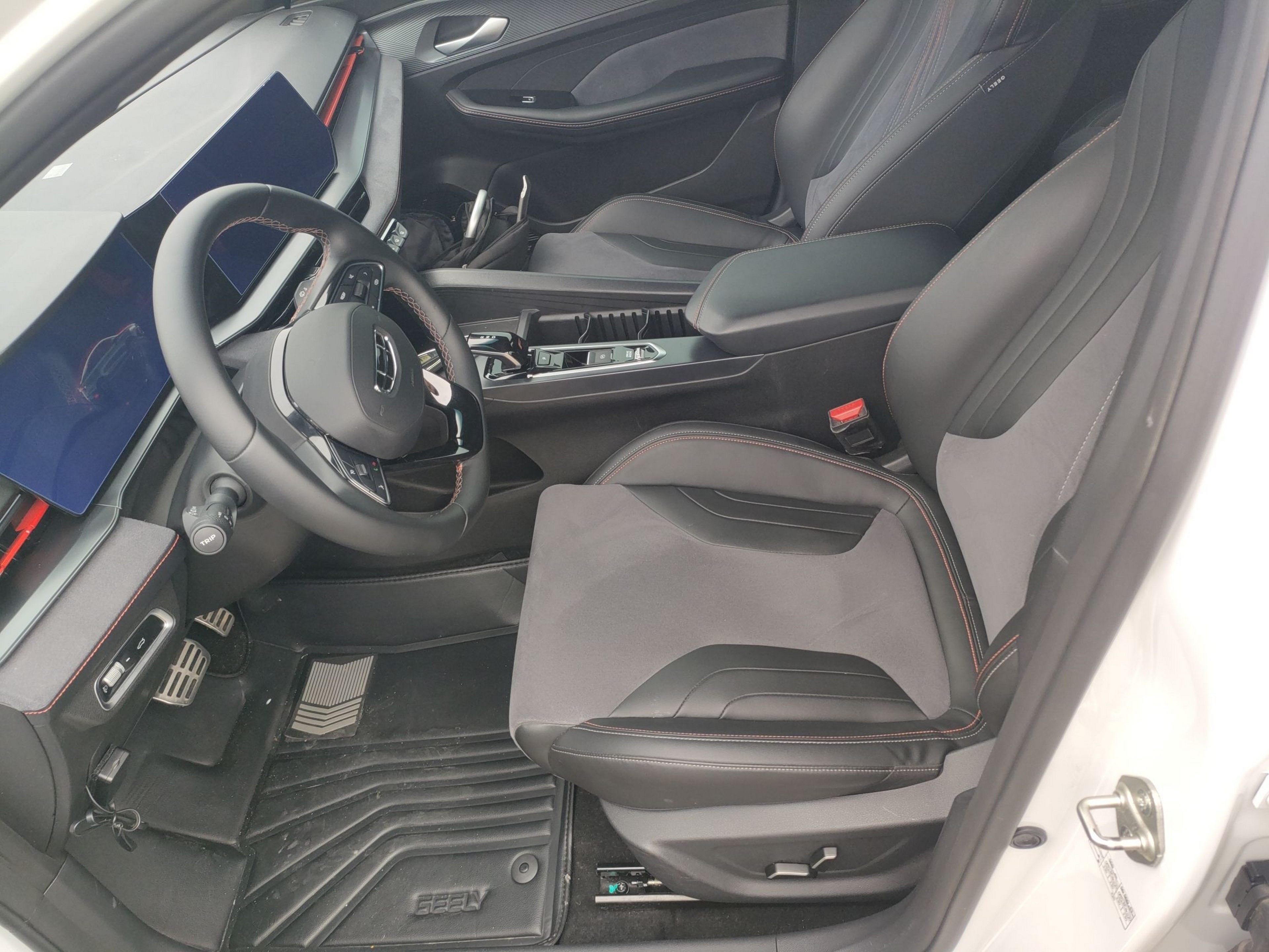 Переднее сиденье в автомобиле