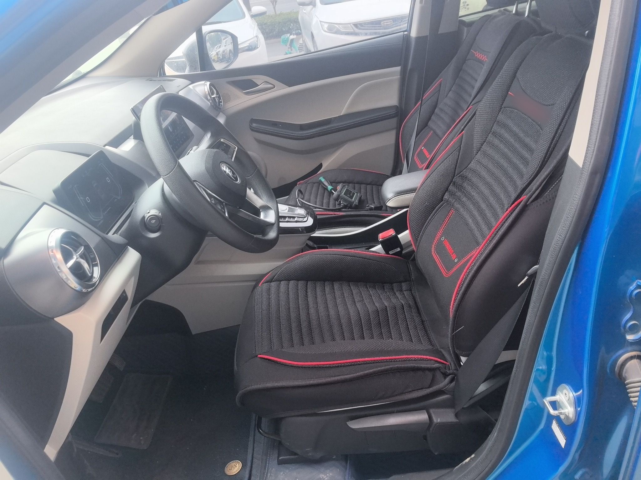 Переднее сиденье в автомобиле