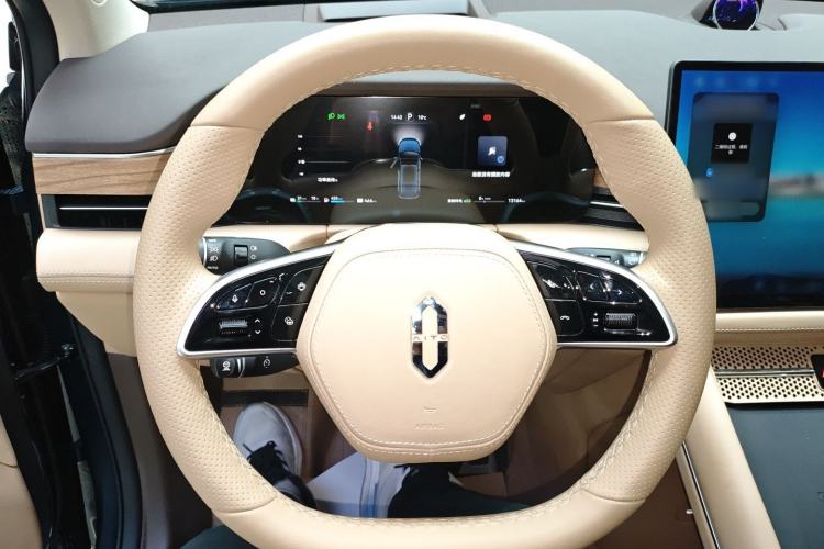 Used Hima AITO M7 2024 1.5T Intelligent Driving 4WD Ultra Version 6 Seats
