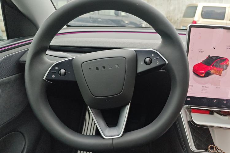 Used Tesla Model Y 2025 Long-Range All-Wheel-Drive Version Steering Wheel