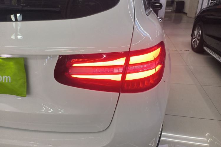 Used Mercedes-Benz GLC 2016 GLC 260 4MATIC Dynamic Edition Exterior 3