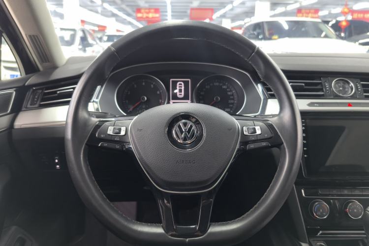 Used Volkswagen Magotan 2018 330TSI DSG Advanced Model