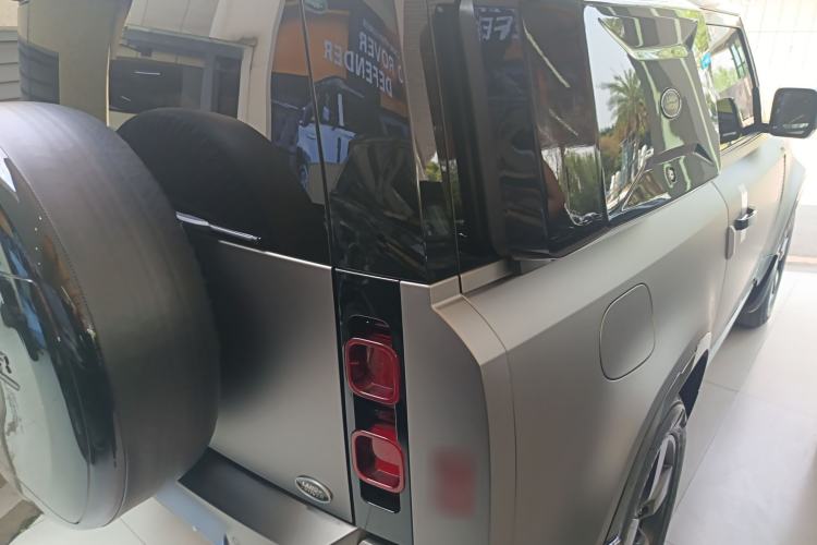 Used Land Rover Defender 2023 90 2.0T P300 X-DYNAMIC HSE
