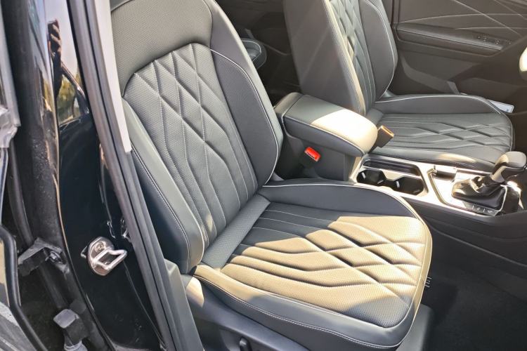 Used Volkswagen Tiguan L New Energy 2023 430 PHEV Plug-in Hybrid Prestige Edition Right Front Seat