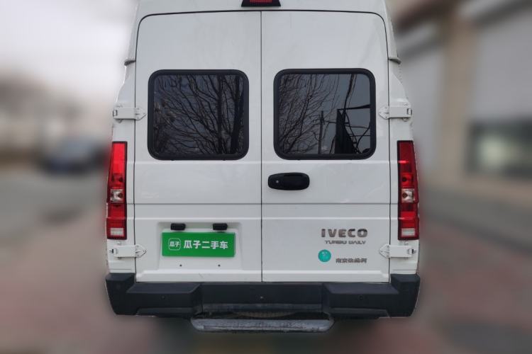 Used Iveco Daily 2023 2.5T A37M1 Long Wheelbase Mid-Roof Dual-Tire Side-Sliding Doors 5-9 Seats