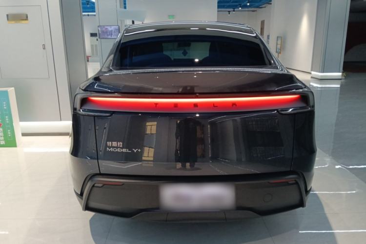 Used Tesla Model Y 2025 Long-Range All-Wheel-Drive Version