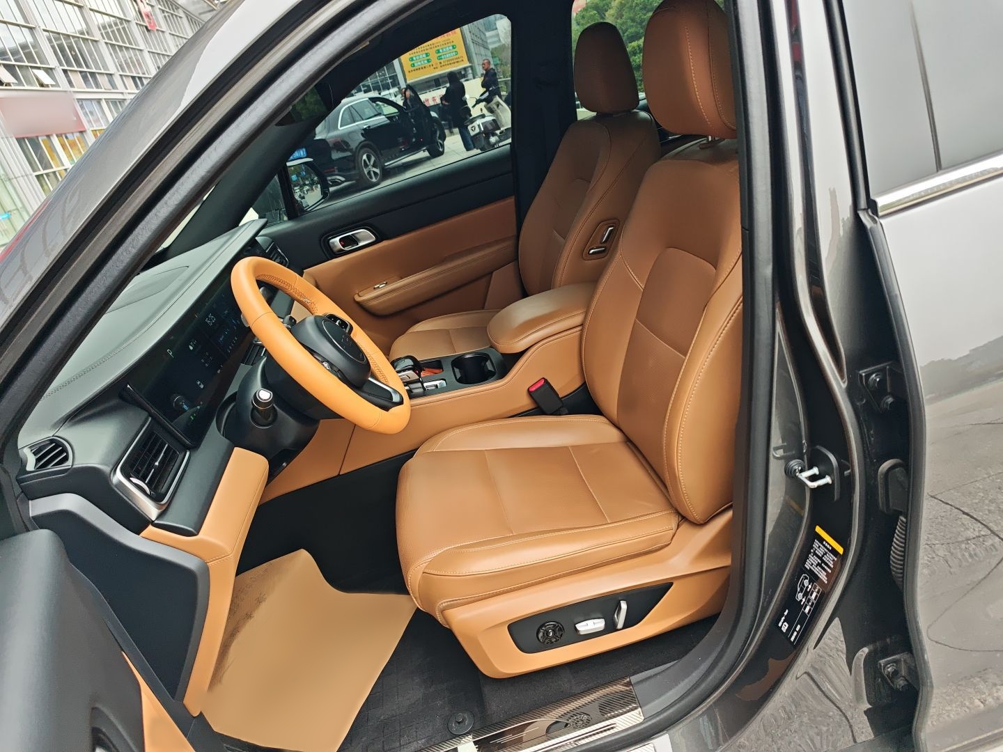 Переднее сиденье в автомобиле