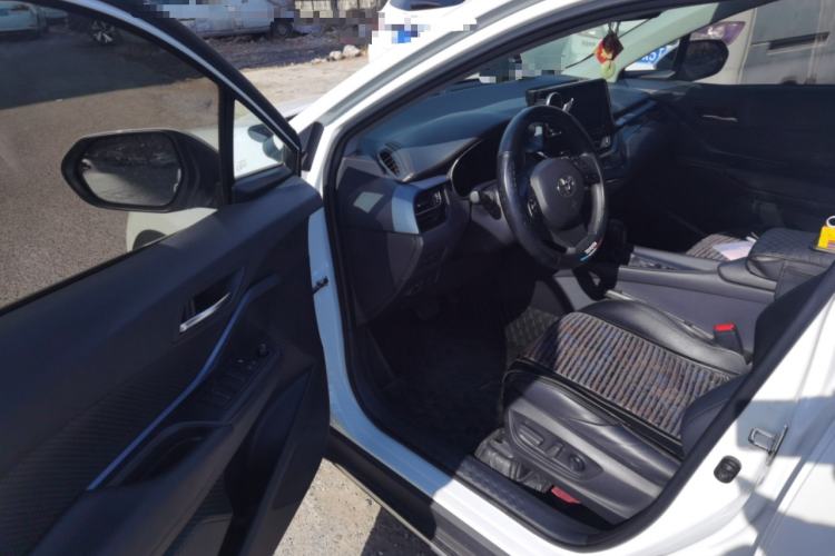 Used Toyota IZOA 2023 2.0L 20th Anniversary Platinum Edition
