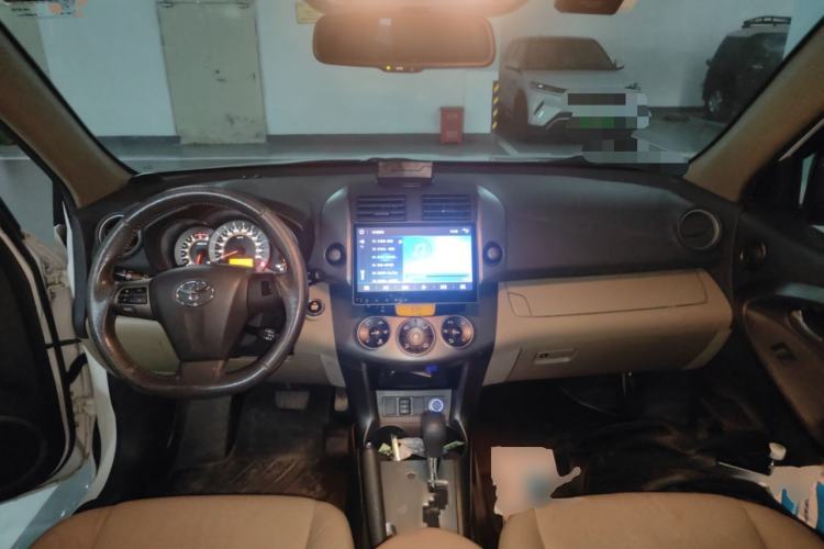 Used Toyota RAV4 2012 Luxurious 2.4L Automatic 4x4 with Stylish Features
