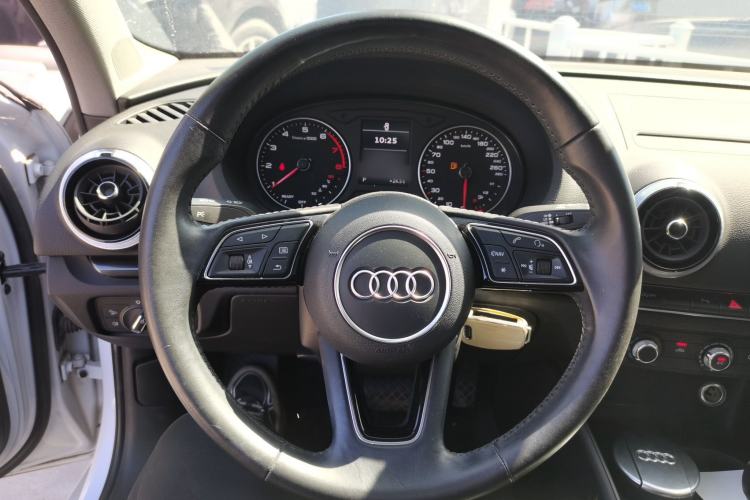 Used Audi A3 2019 Limousine 35 TFSI Fashion Edition China VI Emission Standard Steering Wheel