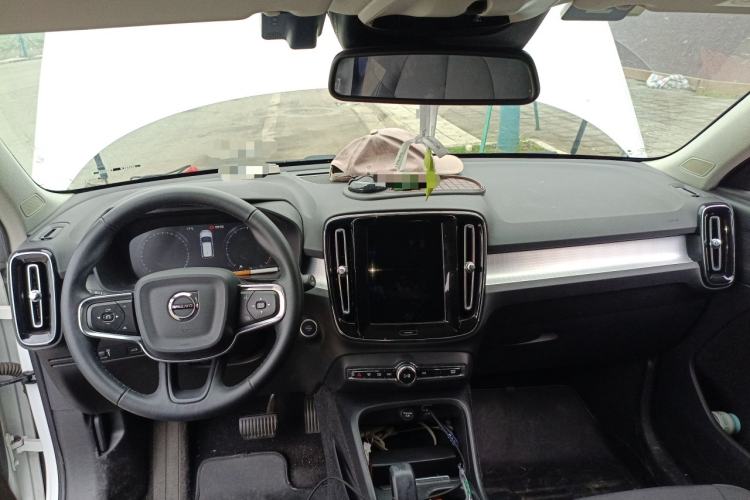 Used Volvo XC40 2022 T4 Four-Wheel Drive Smart & Stylish Edition Center Console