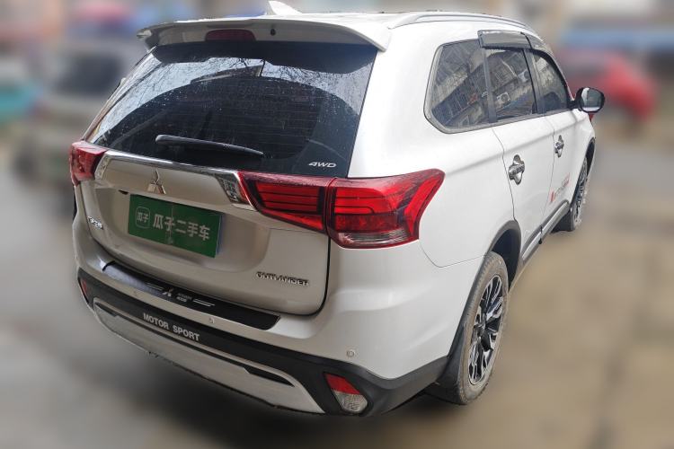 Used Mitsubishi Outlander 2019 2.4L 4x4 Zhi Xiang Edition 5 Seats China VI Standard
