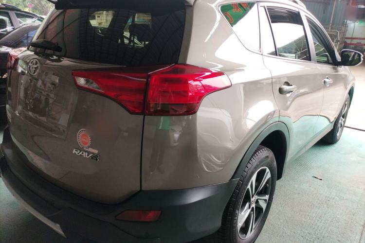 Used Toyota RAV4 2015 2.0L CVT Two-Wheel Drive Fashion Edition
