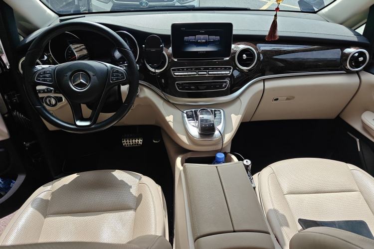 Used Mercedes-Benz V-Class 2018 V 260 L Prestige Extended Version China VI Center Console