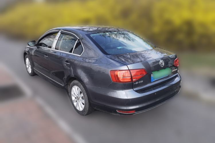 Used Volkswagen Sagitar 2015 1.6L Manual Comfort Model
