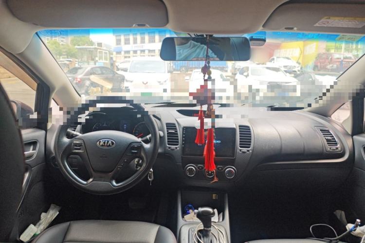 Used Kia K3 2013 1.6L Automatic GL Center Console