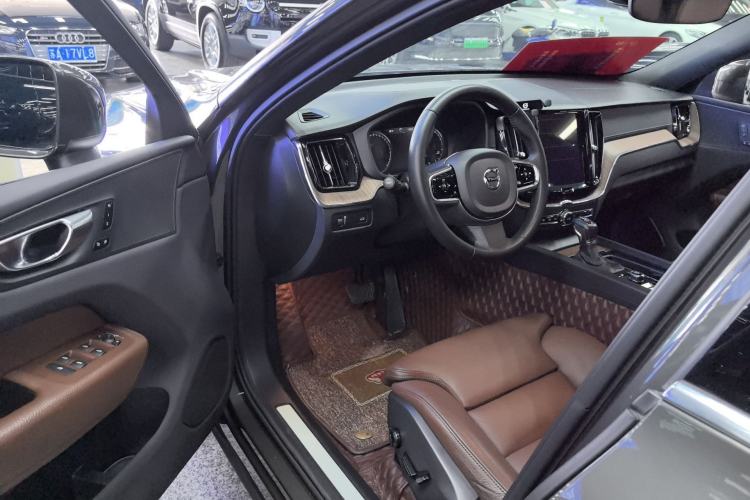 Used Volvo XC60 2021 T5 4x4 Smart Luxury Edition Driver Seat