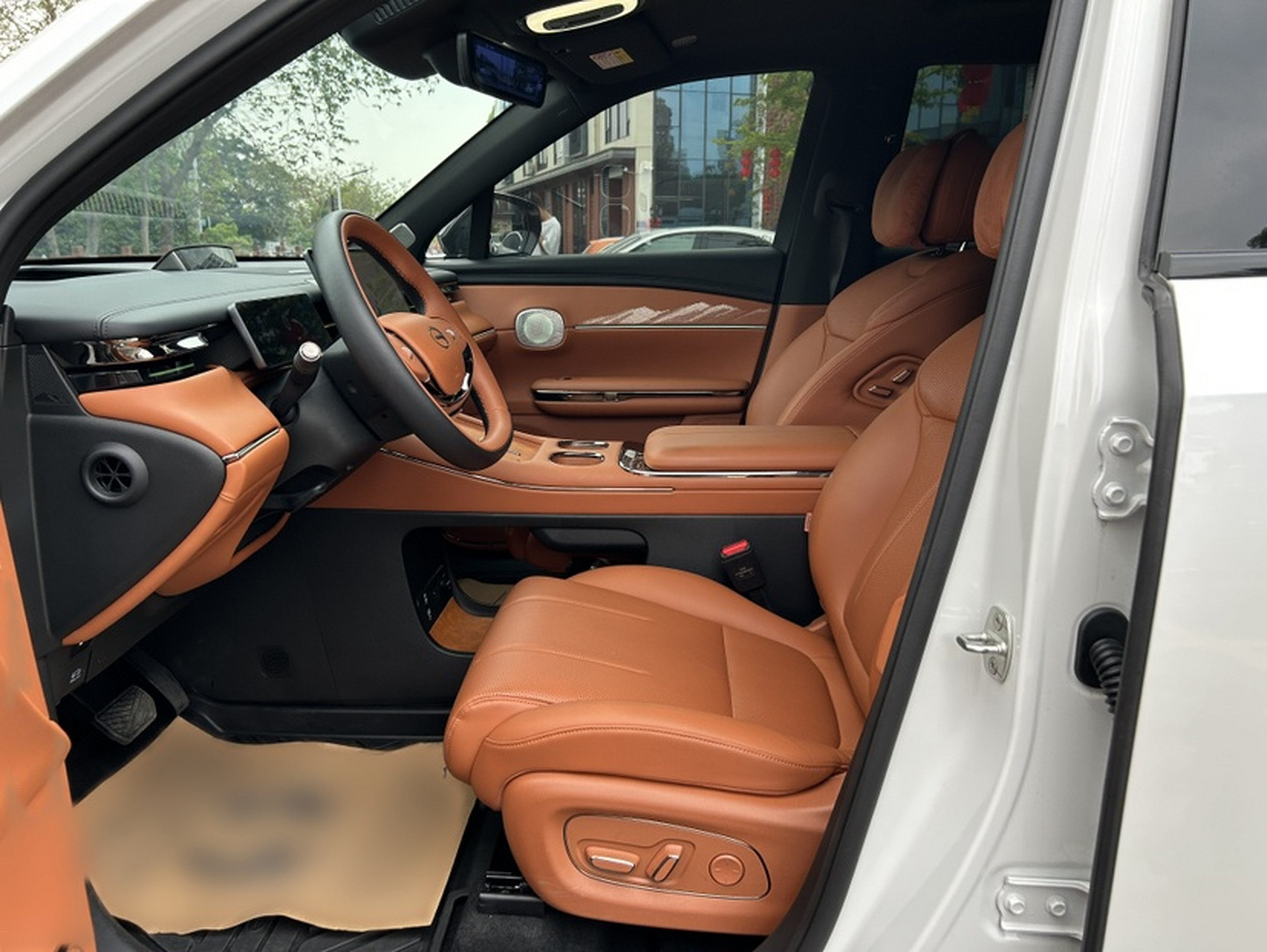 المقاعد الأمامية داخل السيارة