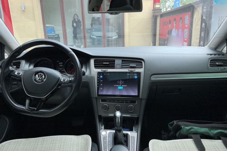 Used Volkswagen Golf 2015 1.4TSI Automatic Luxury Model Center Console