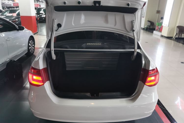 Used Volkswagen Jetta 2015 Value Edition 1.6L Manual Fashionable Style