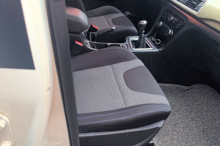 Used BAIC Weiwang M50F 2017 1.3T Standard Model