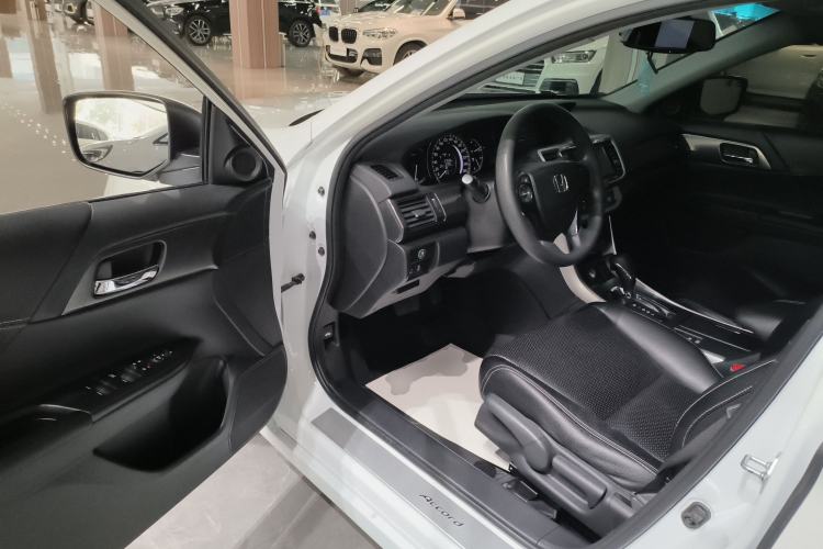 Used Honda Accord 2015 2.0L LX Comfort Edition Driver Seat