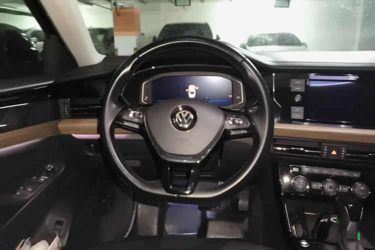Used Volkswagen Passat 2019 380TSI Luxury Edition China VI Standard Steering Wheel