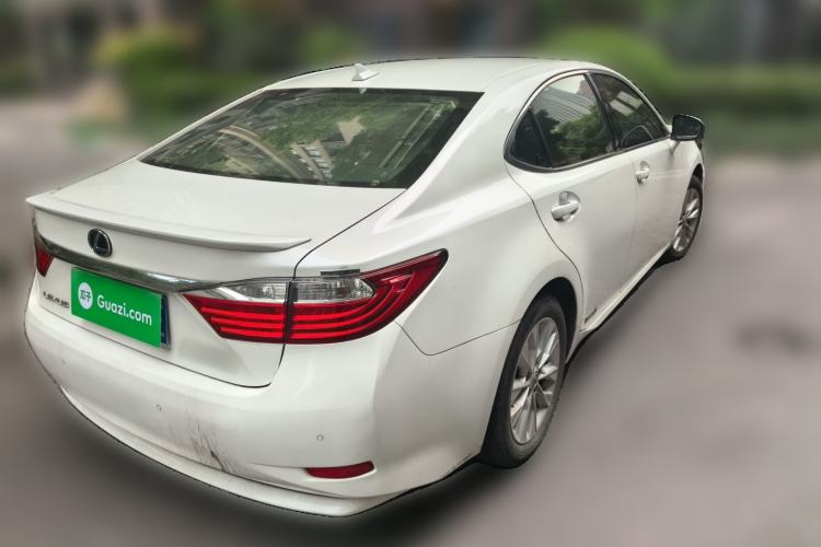 Used Lexus ES 2013 300h Elite Edition

