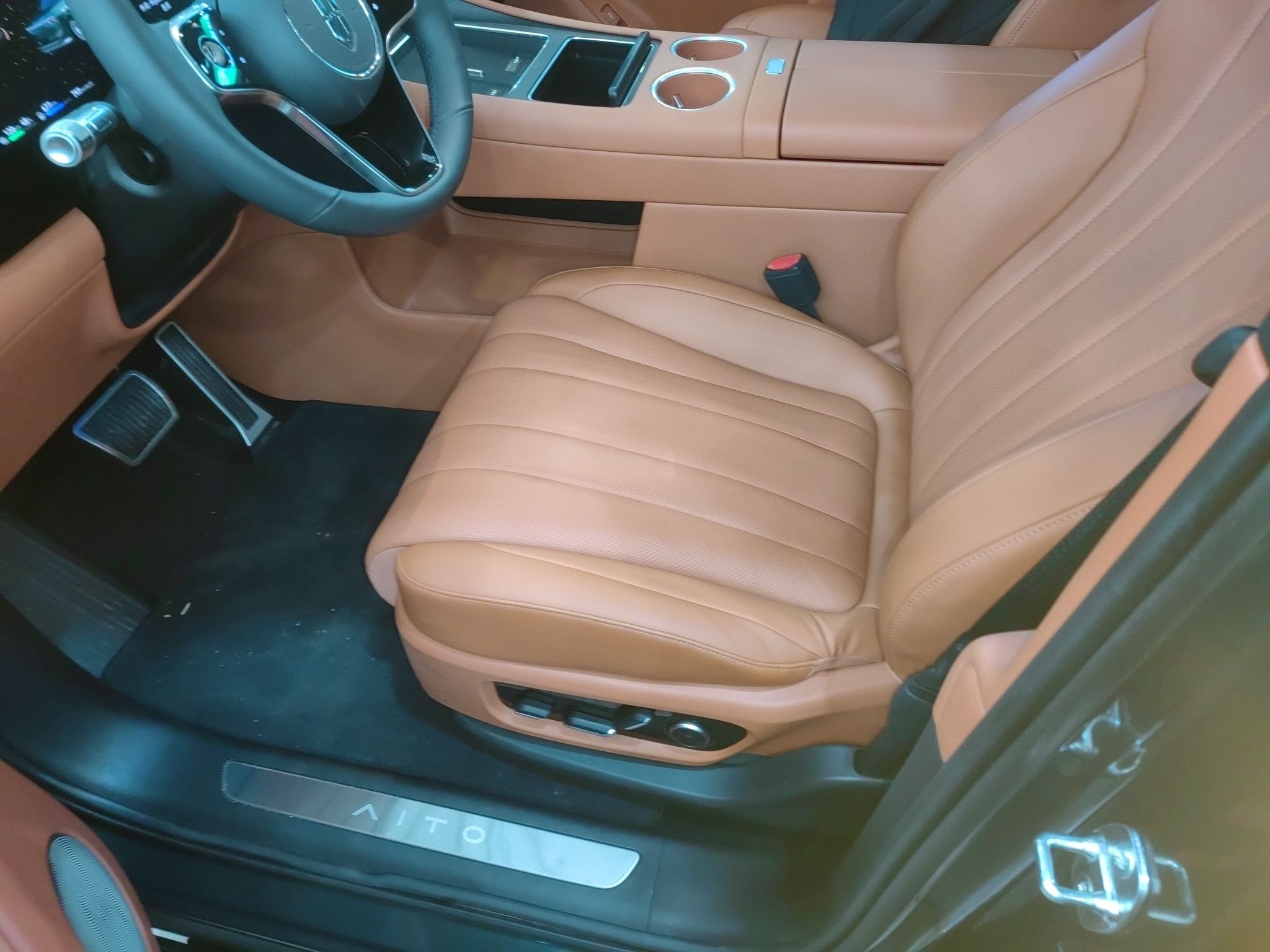 Переднее сиденье в автомобиле