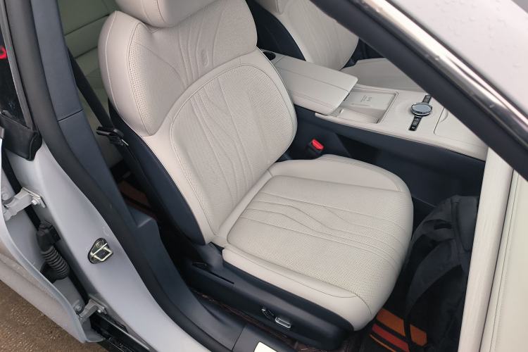 Used Geely Galaxy E8 2024 665 km Range Rear-Drive Starship Long-Range Version Right Front Seat