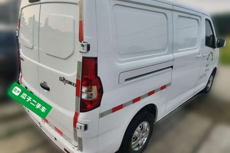 Used CHANGAN KAICHENG Ruixing EM60 2023 All-Electric Van 4525 mm Long Flat Roof with Side Doors 2 Seats 60 kW 38.7 kWh
