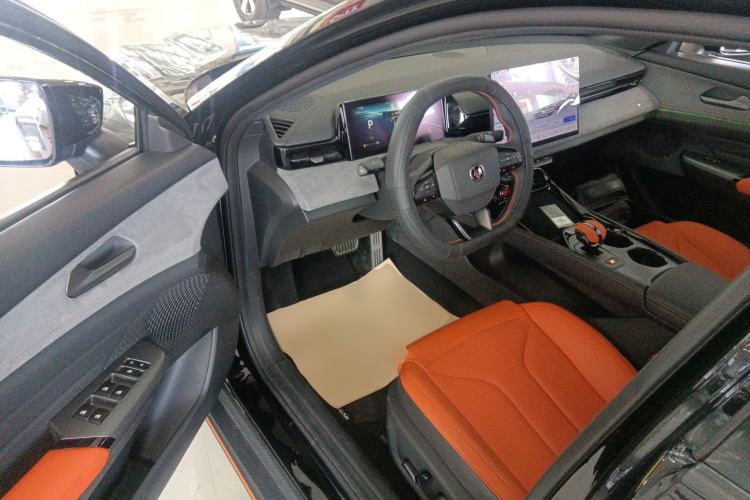 Used CHANGAN UNI-V 2025 Model Third-Generation 2.0T Dynamic Edition
