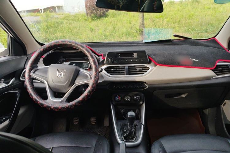 Used Baojun 510 2017 1.5L manual Comfort trim