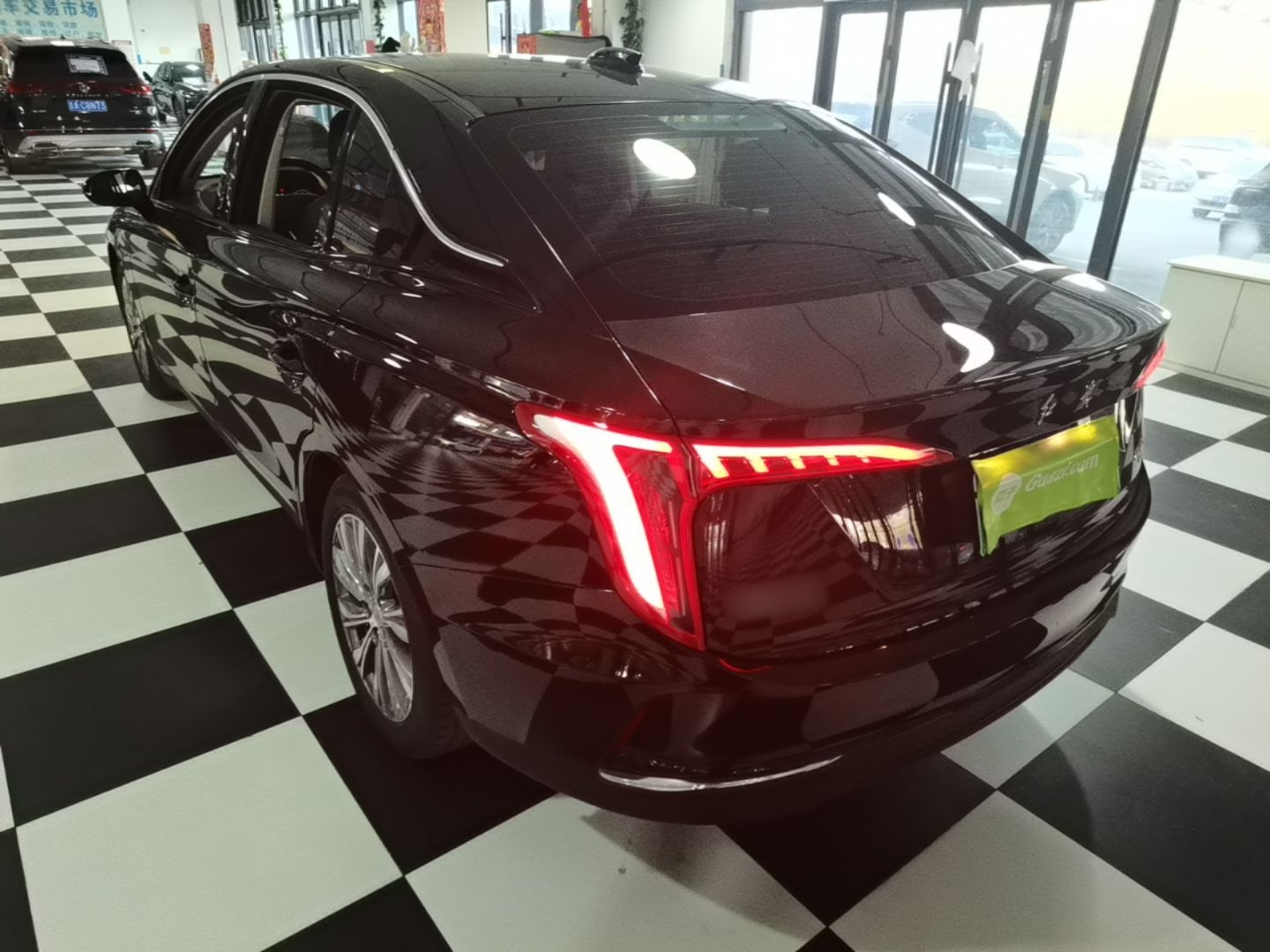 Hongqi E-QM5 2024 610 km PLUS — снимка 4